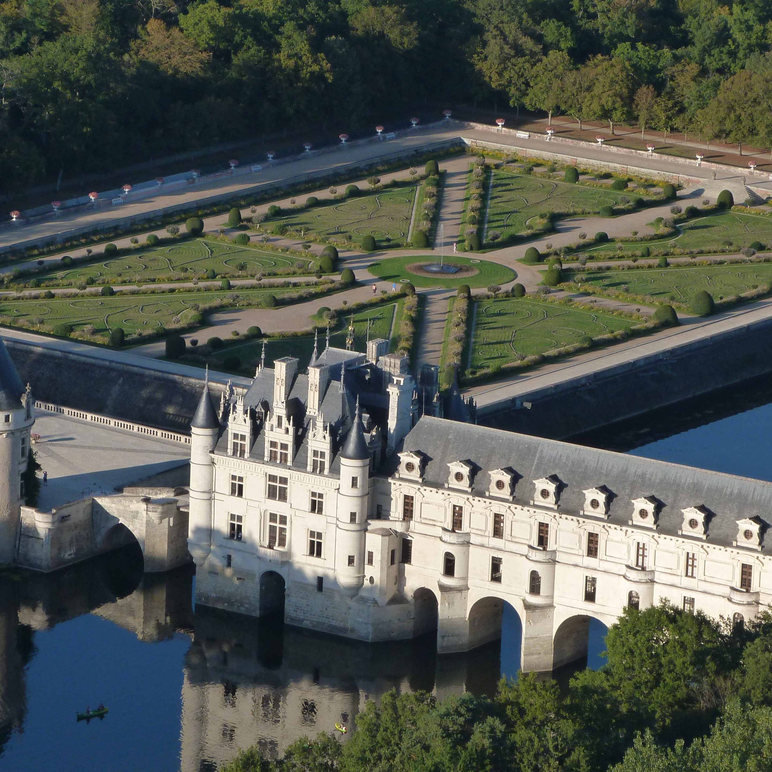 Du ngoạn bằng thuyền trên sông Cosson