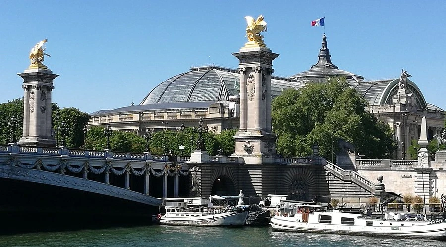 Tham quan cầu Pont Alexandre III lãng mạn