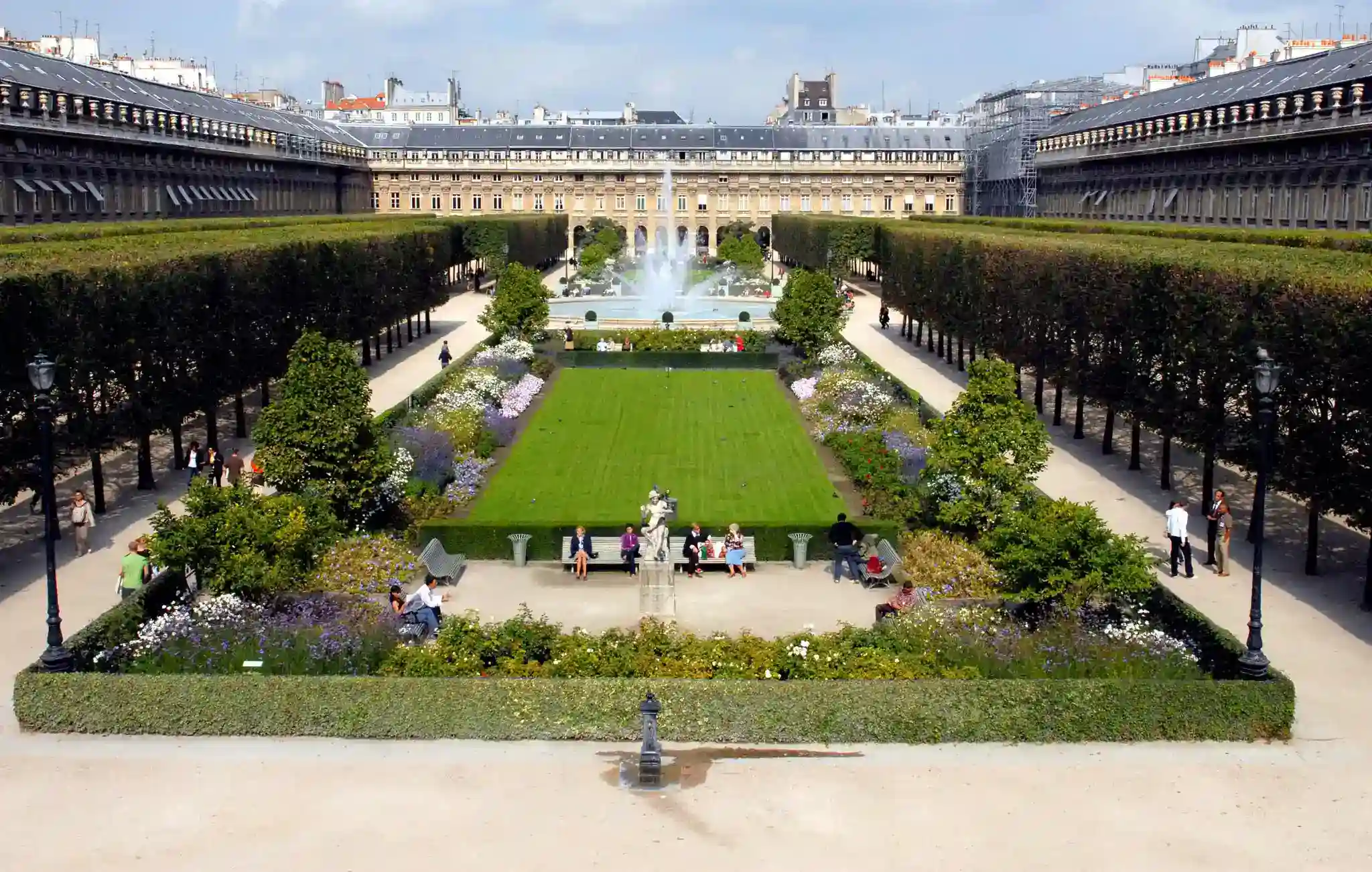 Chiêm ngưỡng kiến trúc cổ điển ở Palais Royal