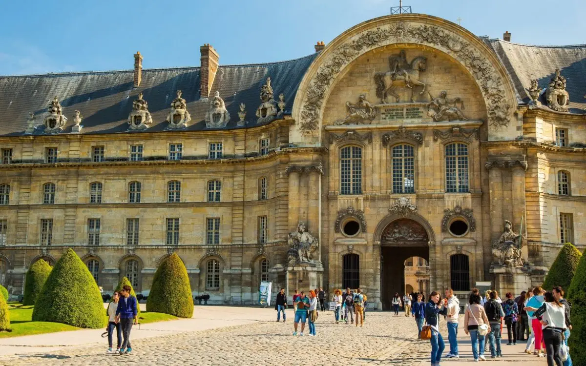 Thời điểm đẹp tham quan điện Invalides