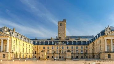 Quảng Trường Giải Phóng Dijon: Biểu Tượng Cổ Kính Ở Burgundy