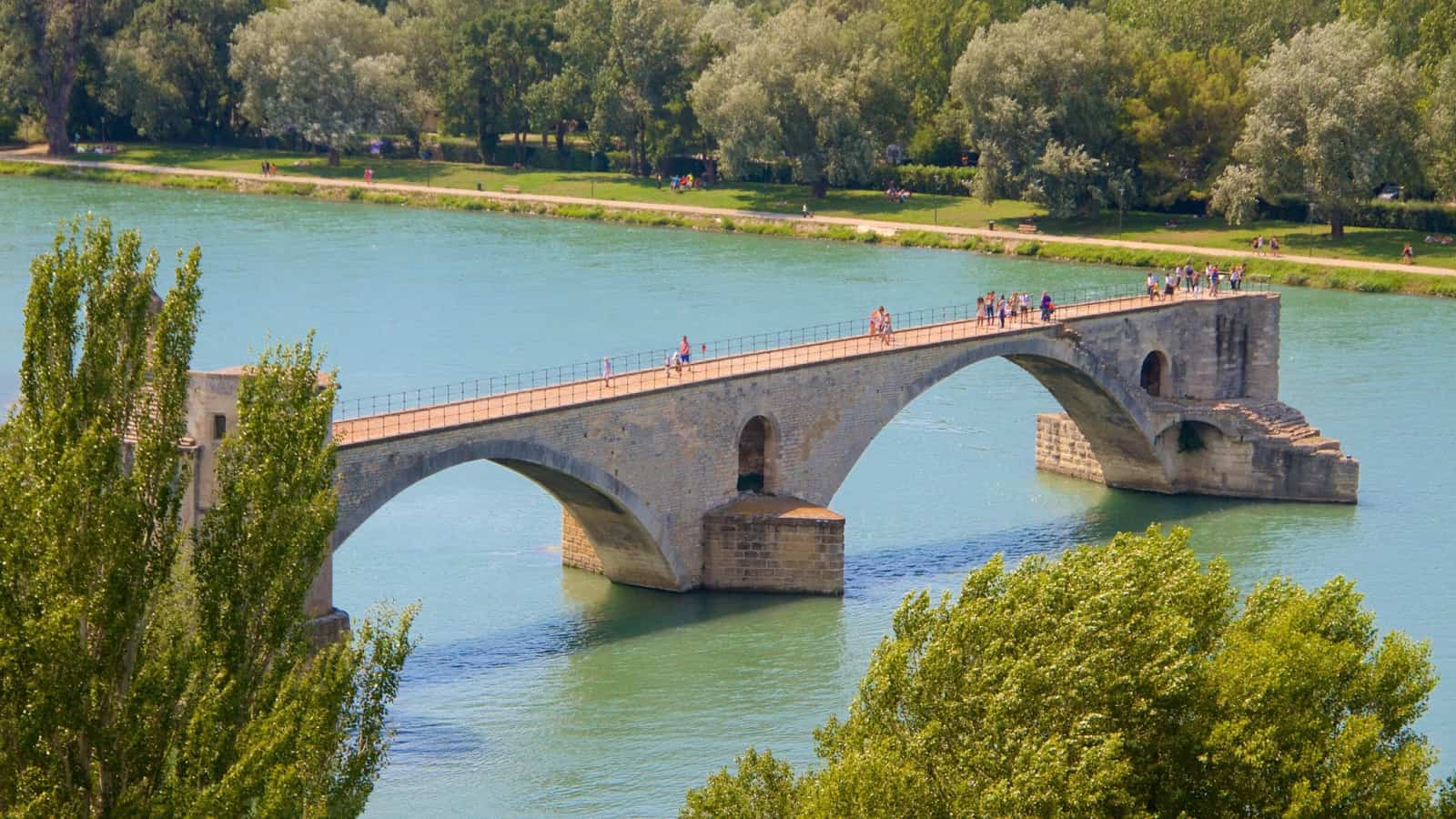 Ngắm toàn cảnh thành phố Avignon