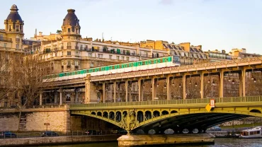 Cầu Bir Hakeim Paris tuyệt đẹp