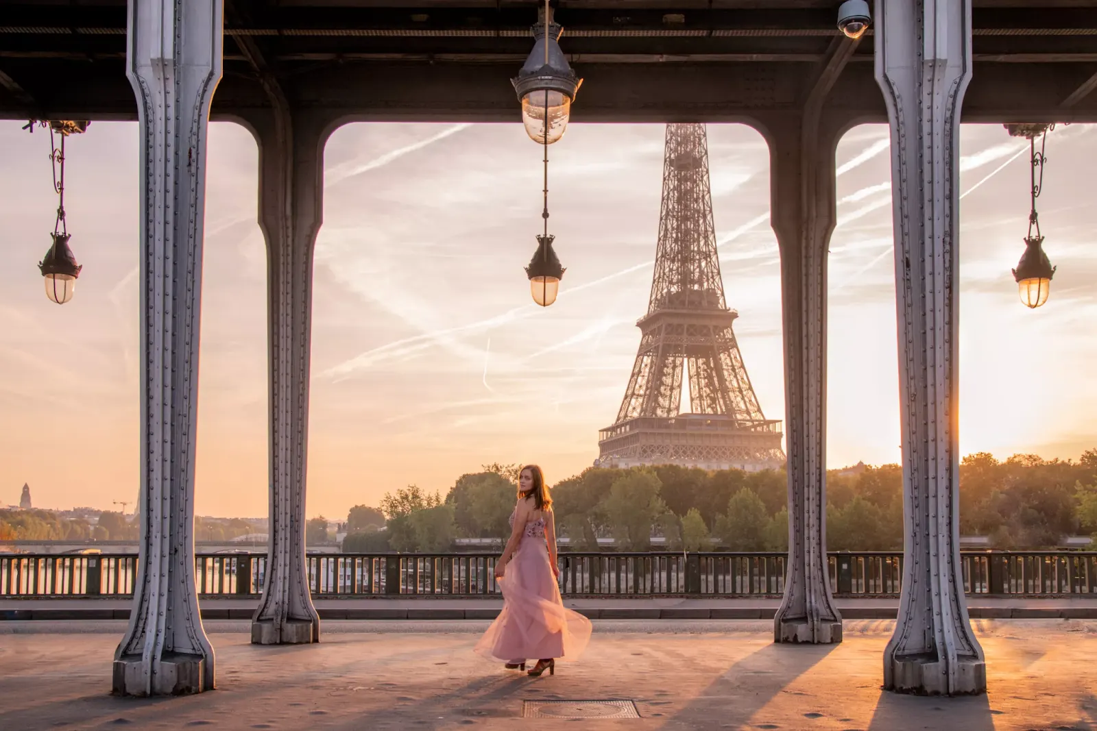 Kinh nghiệm chụp ảnh đẹp tại cầu Bir Hakeim