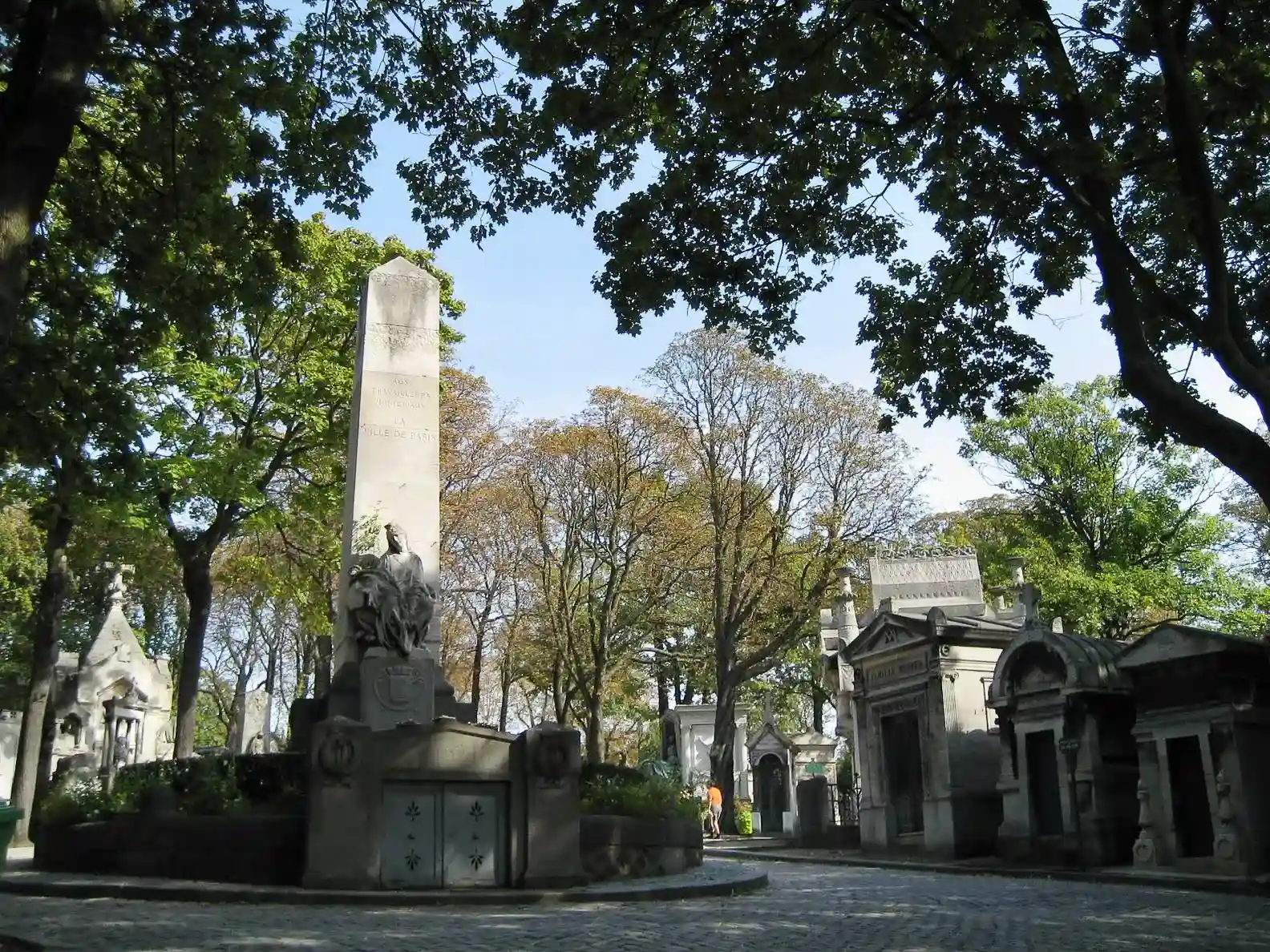 Thời điểm đẹp nhất để ghé thăm nghĩa trang Père Lachaise
