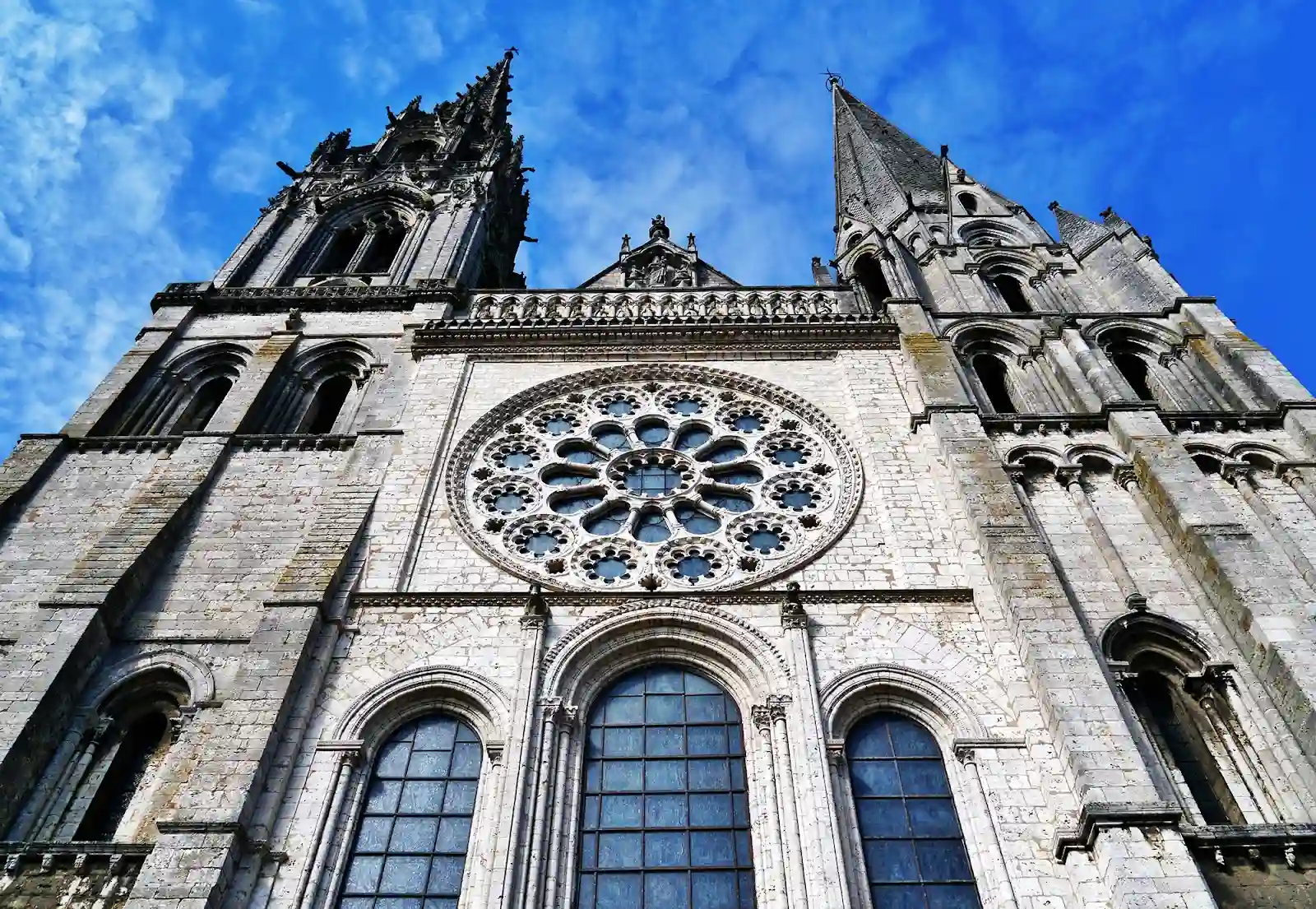 Thời điểm thích hợp để tham quan Nhà thờ Đức Bà Chartres